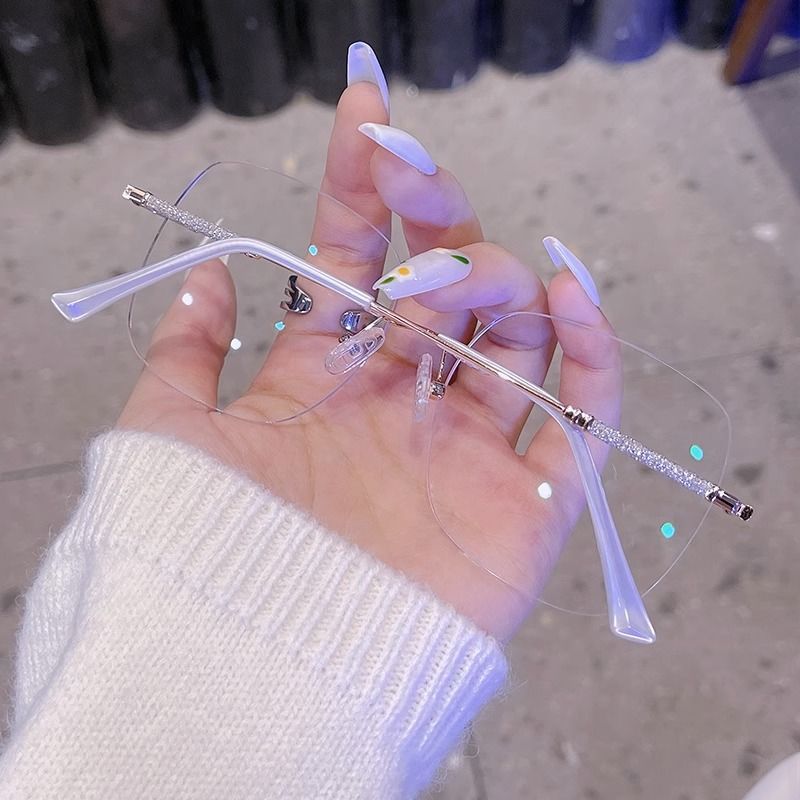 نظارة فوتوكرومية بلورية بدون إطار — تتكيف مع الضوء تلقائياً ✨